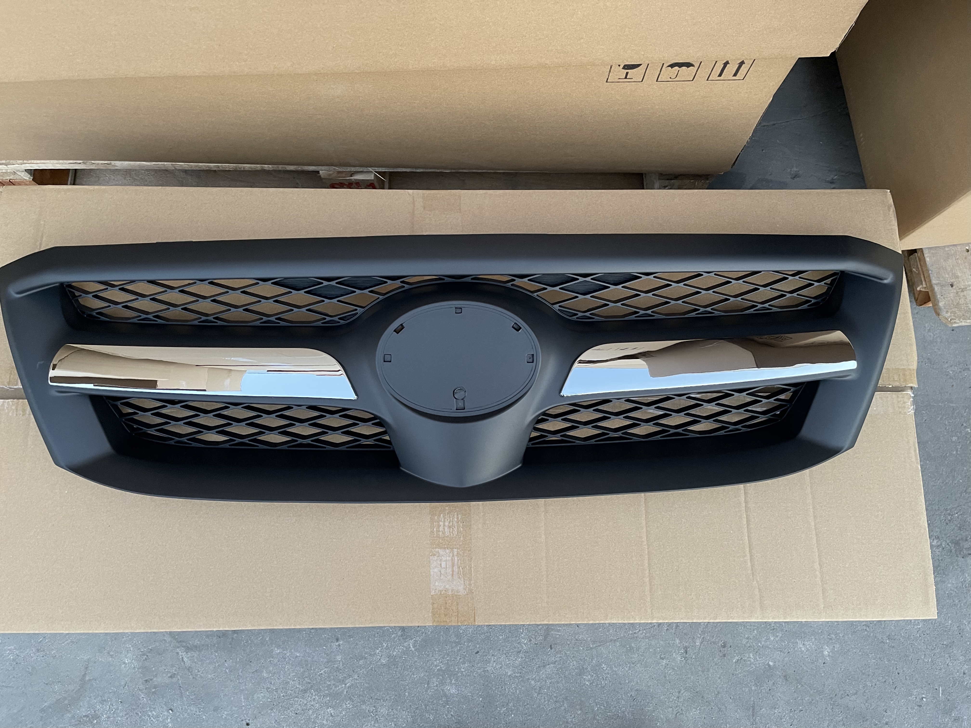 Toyota Hilux Vigo 2005 OEM Grille 