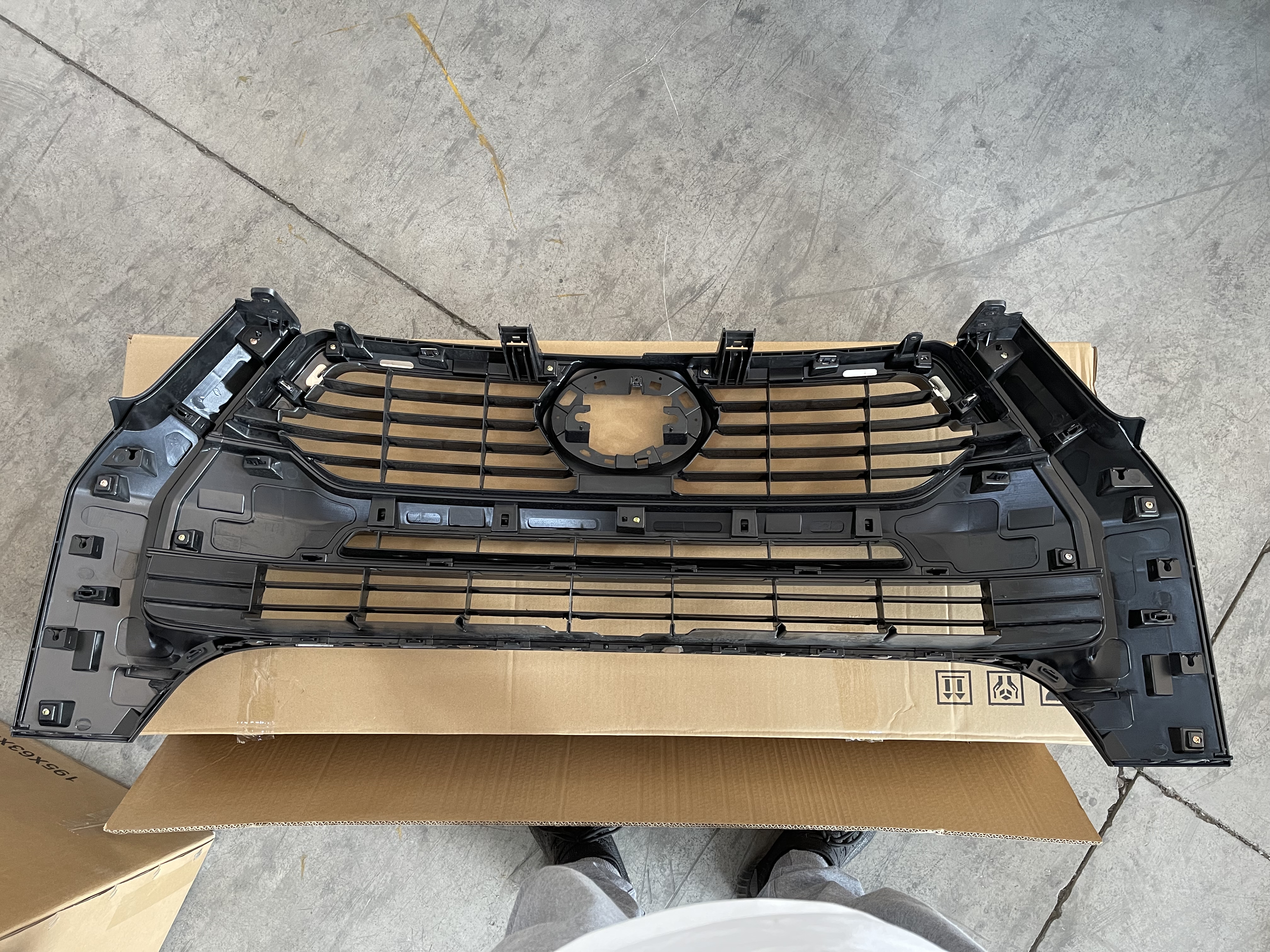 Toyota Hilux 2020-2023 Grilles