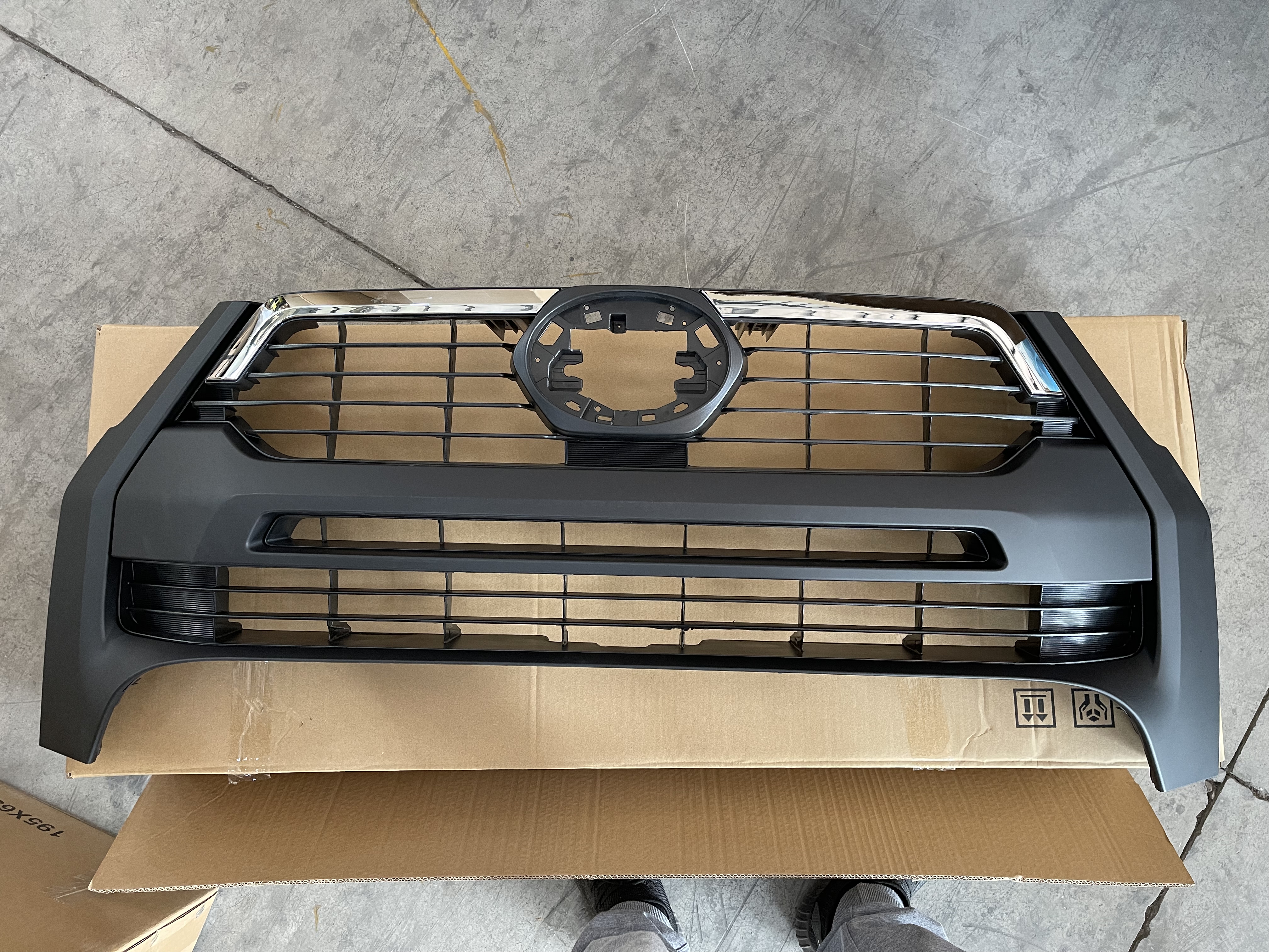 Toyota Hilux 2020-2023 Grilles